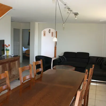 La Maison Jaune *